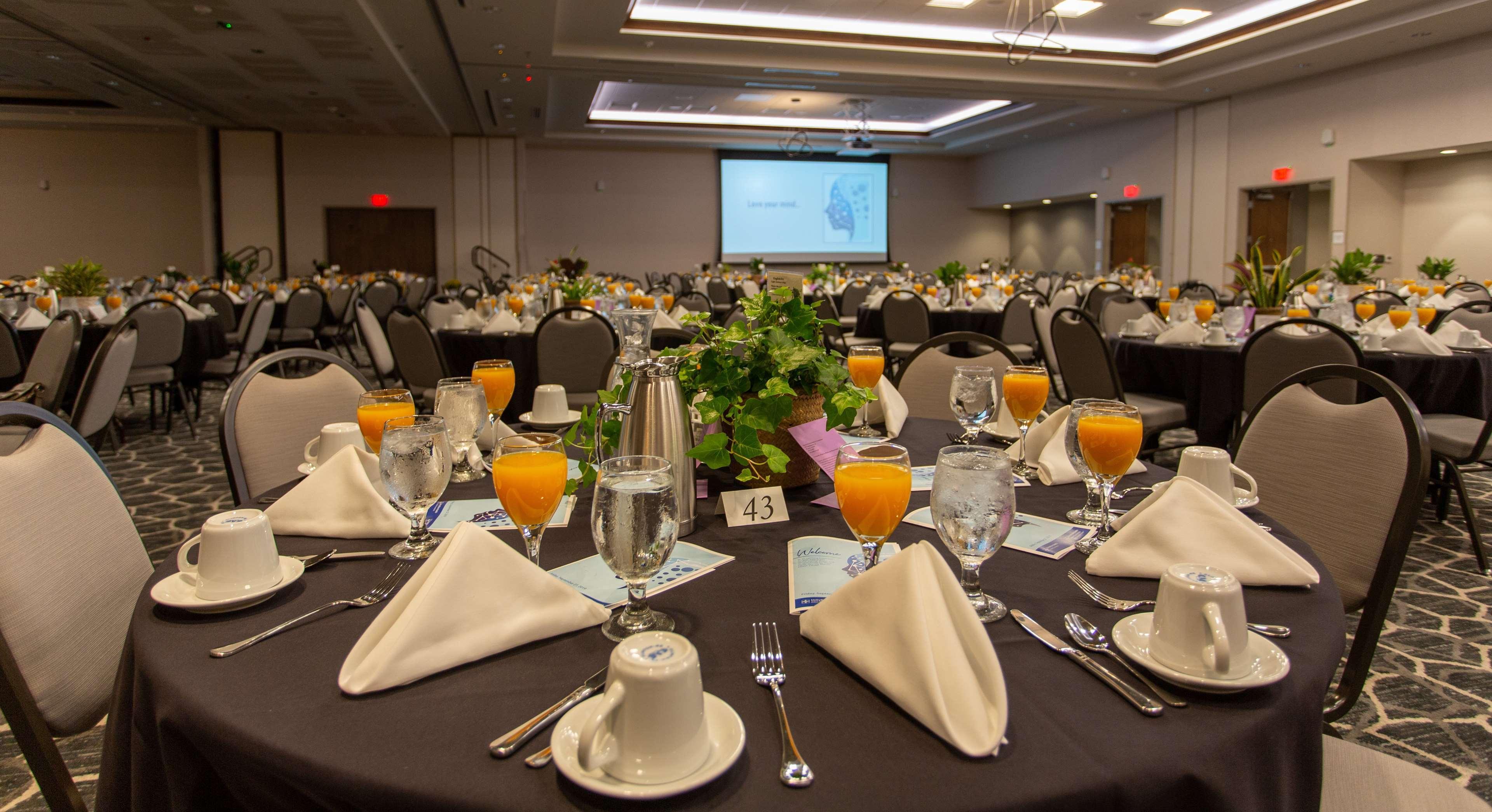 Hilton Garden Inn Cedar Falls Conference Center Dış mekan fotoğraf