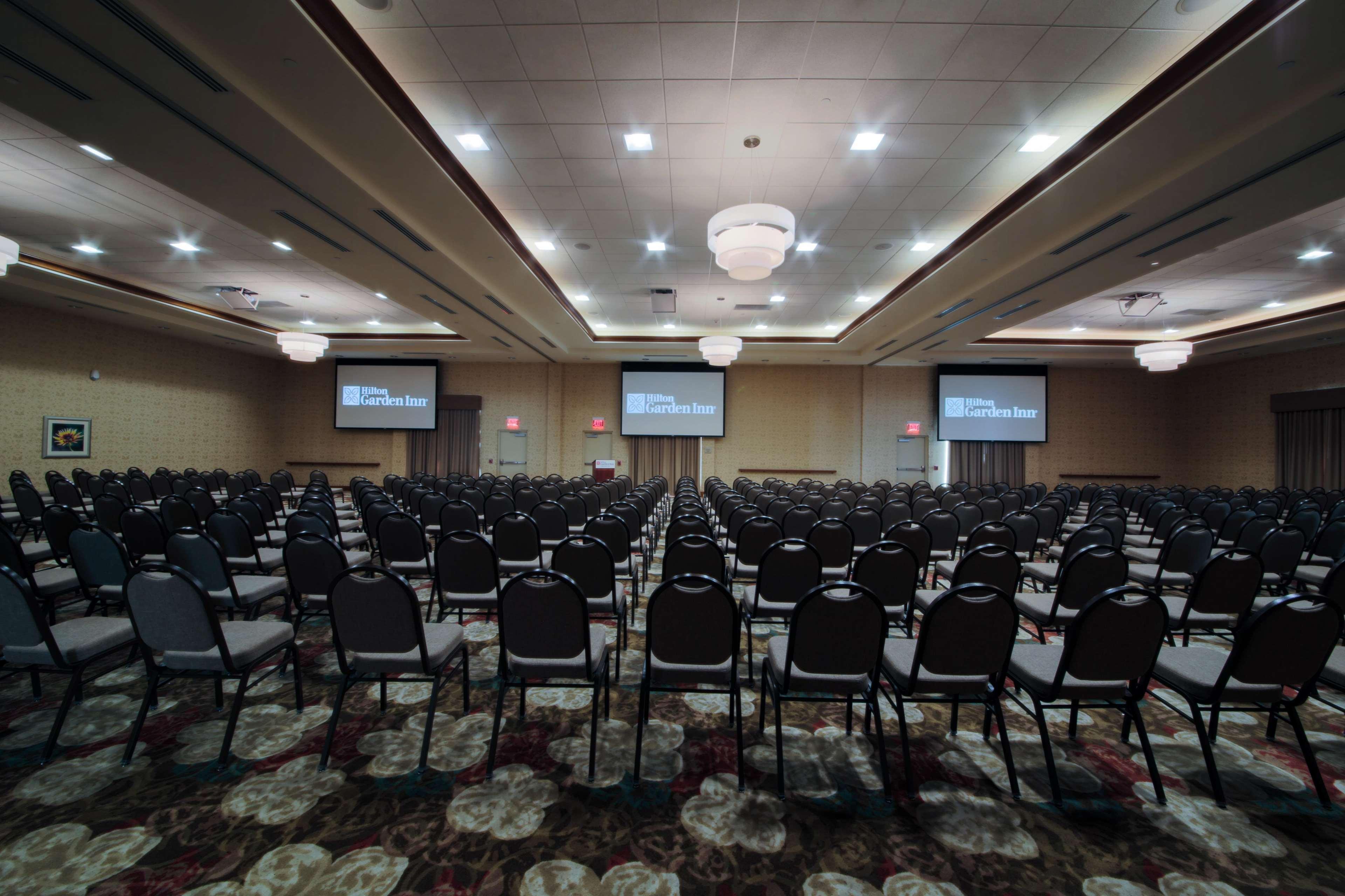 Hilton Garden Inn Cedar Falls Conference Center Dış mekan fotoğraf