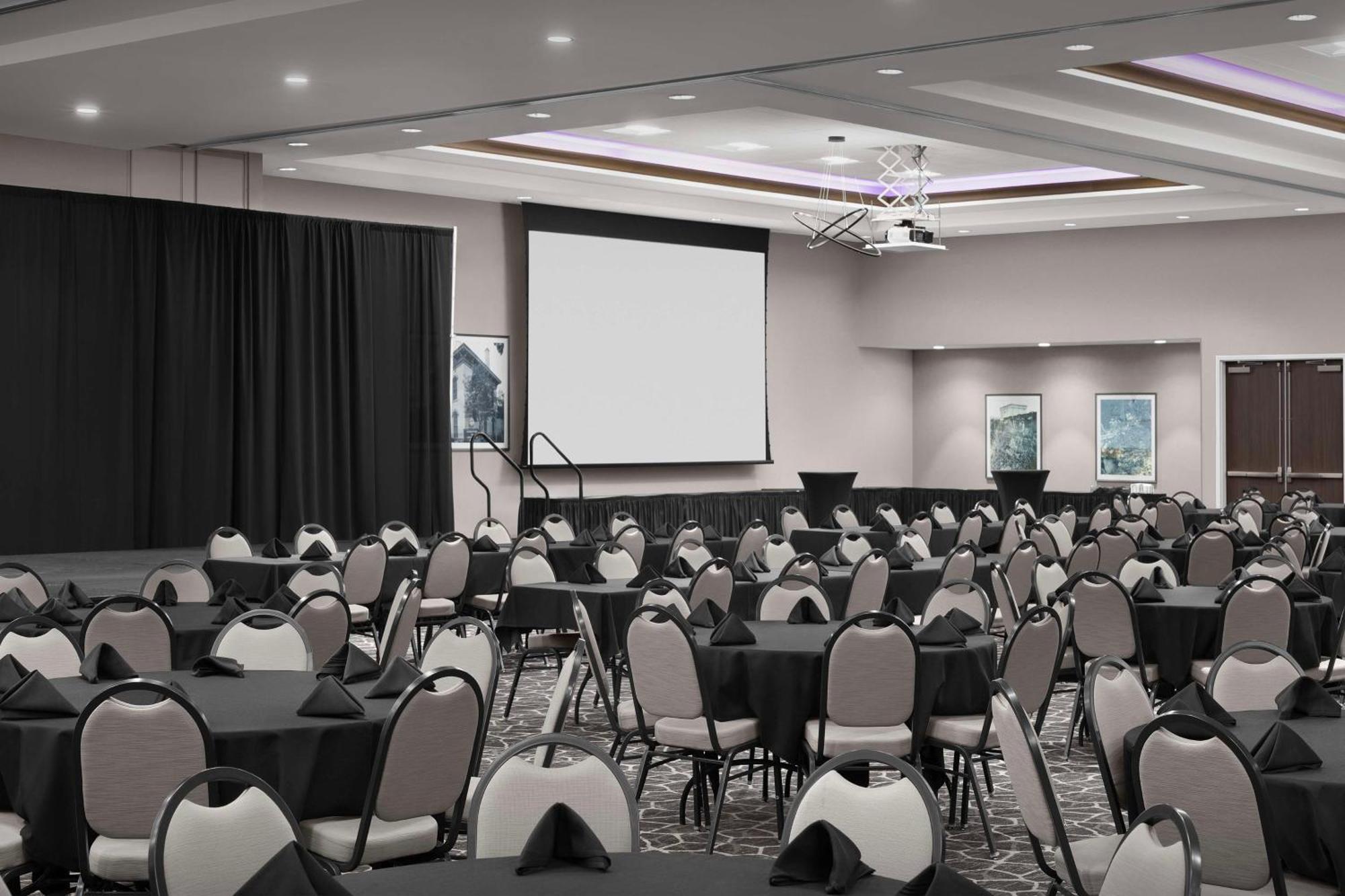 Hilton Garden Inn Cedar Falls Conference Center Dış mekan fotoğraf